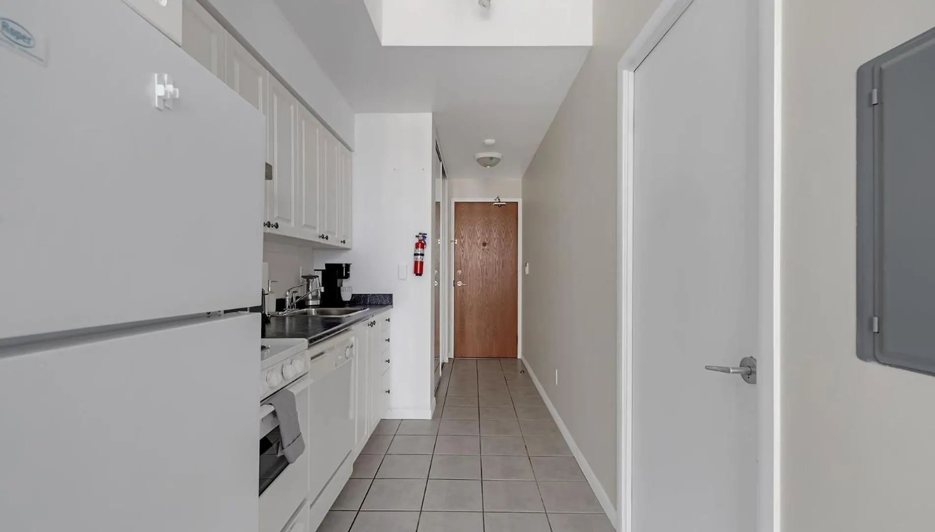 Breathtaking Lakeview Condo Free Parking Toronto Apartment