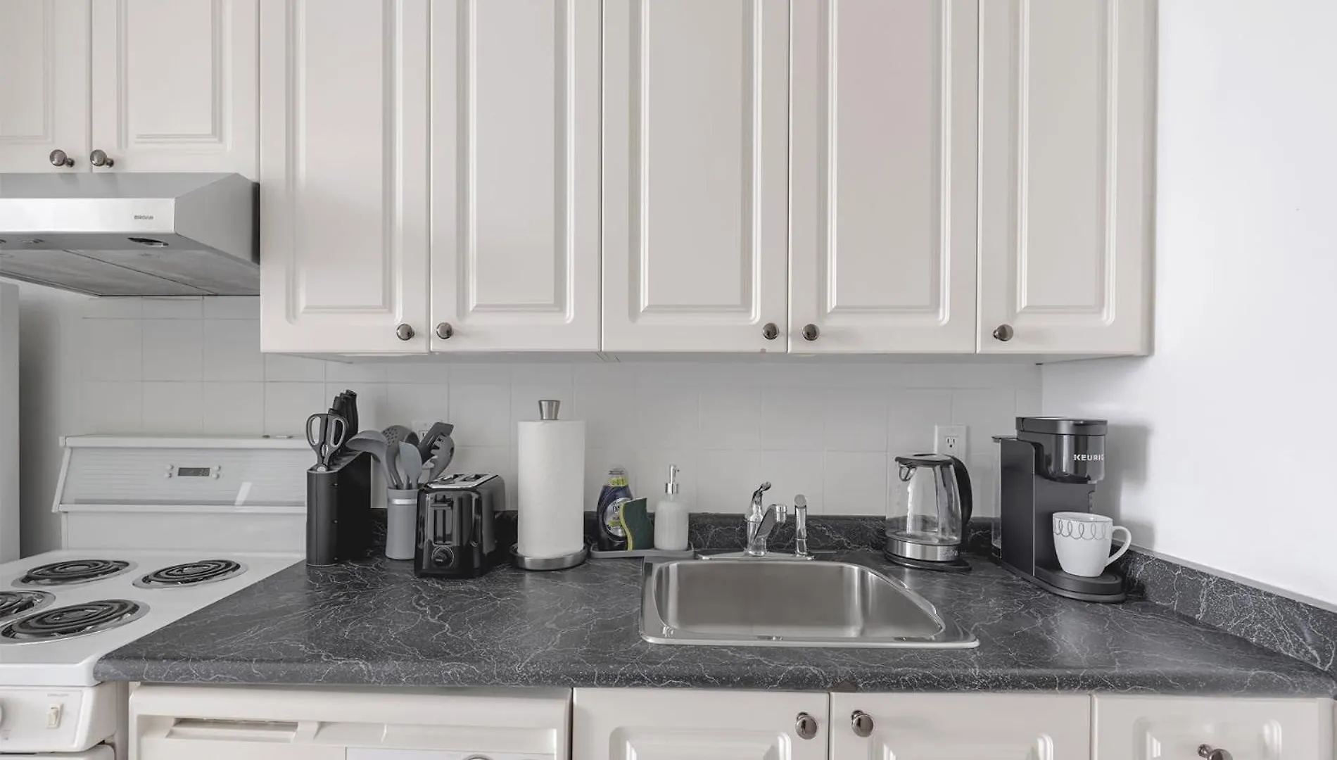 Breathtaking Lakeview Condo Free Parking Toronto