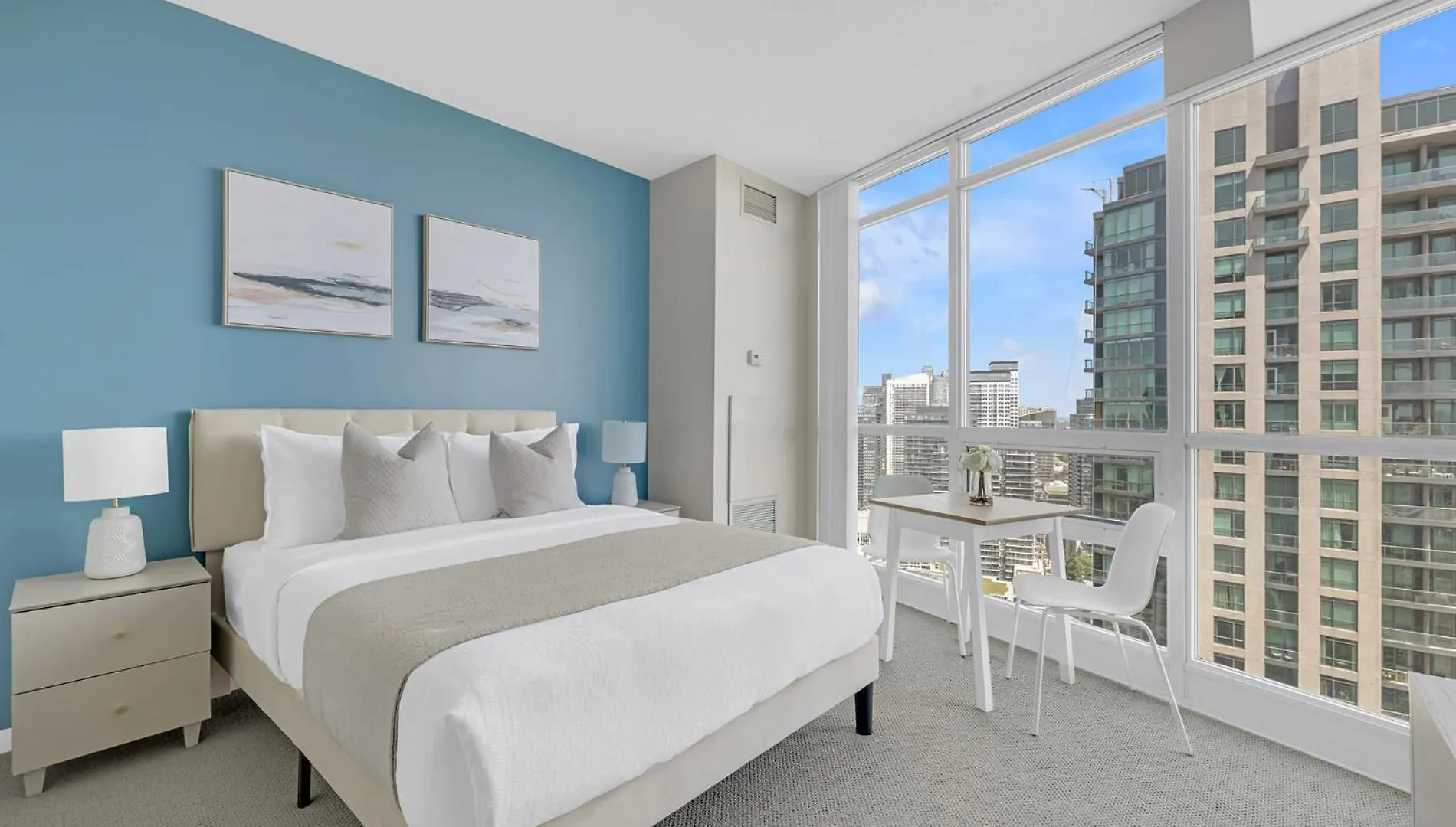 Breathtaking Lakeview Condo Free Parking Toronto 0*,  Canada